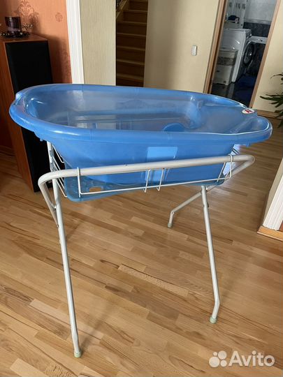 Ванночка для купания с подставкой