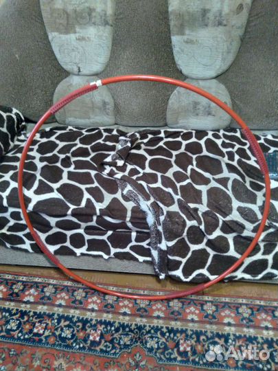 Красный металический обруч