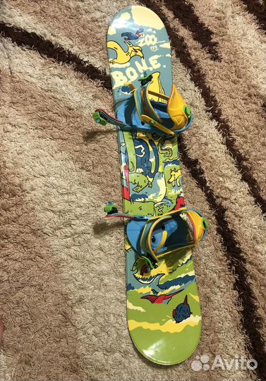 Сноуборд с креплениями и ботинками