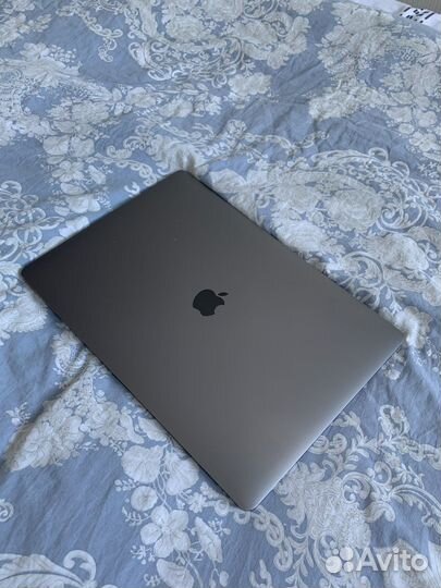 Macbook pro 15 touch bar