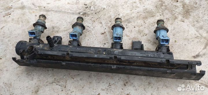 Топливная рампа с форсунками Фольксваген поинтер