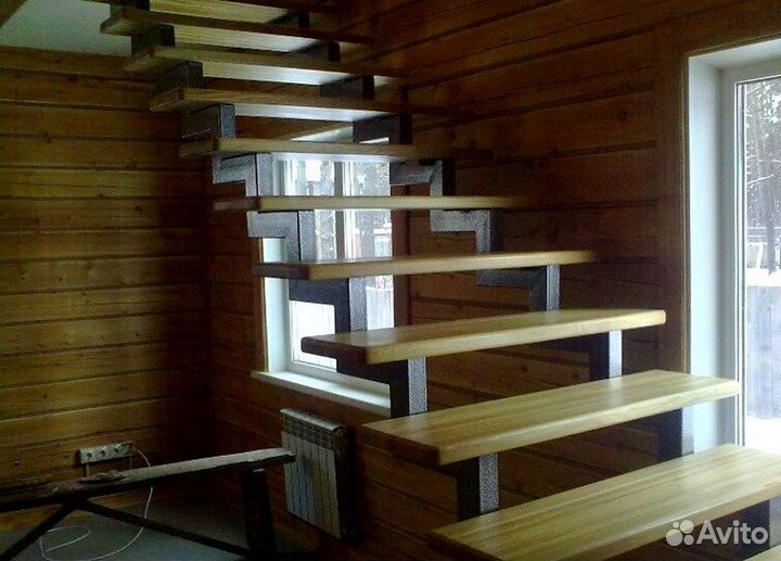 Лестница Г-образная с поворотными ступенями