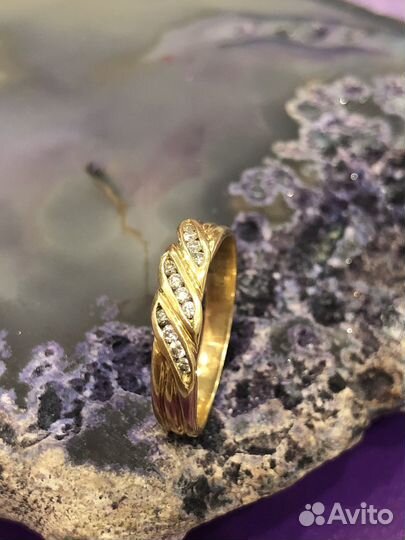 Золотое кольцо с бриллиантами