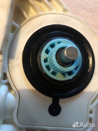 Моторчик стеклоподъемника передний левый