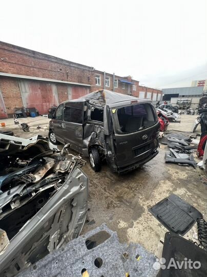 В разборе hyundai h1 2.5 D4CB евро 4 МКПП 2011 год