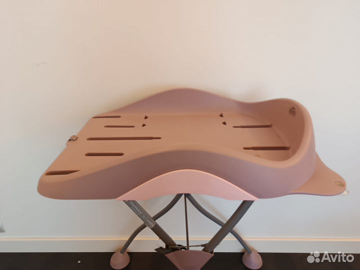 Пеленальный столик и ванночка beaba на подставках