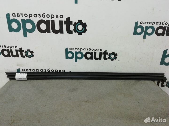 Уплотнитель стекла передней левой двери внутренний