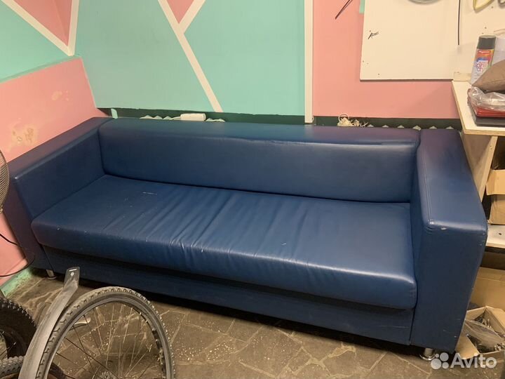 Офисный кожаный диван