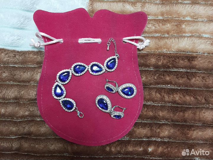 Набор украшений серьги и браслет