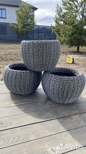 Кашпо из искусственного ротанга