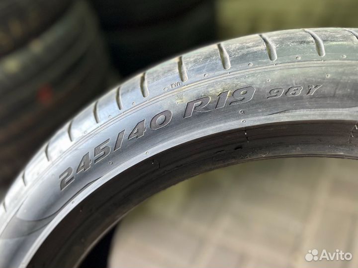 Pirelli P Zero PZ4 245/40 R19