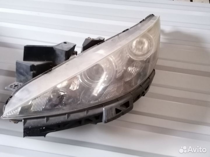 Фара передняя Mazda Biante