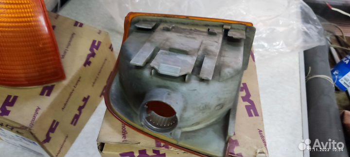 Передние фонари, левый и правый на Ауди 100