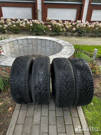Nokian Tyres Hakkapeliitta R2 SUV 225/60 R18