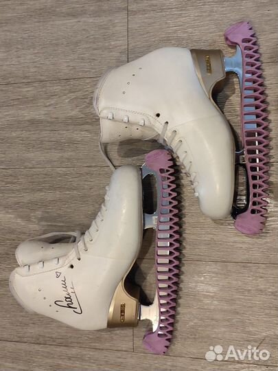 Фигурные коньки edea chorus 255