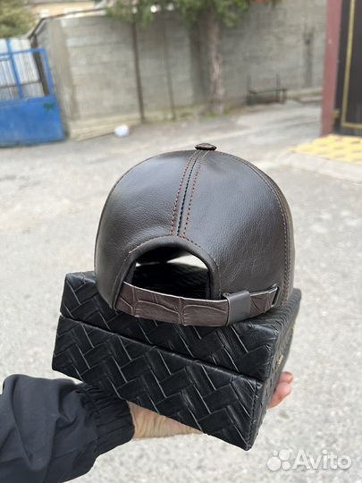 Мужская кепка крокодил