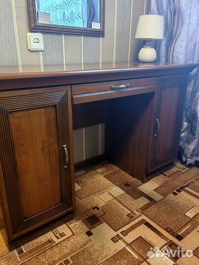 Продам туалетный столик (письменный)