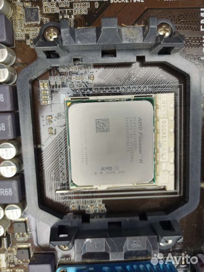 Материнская плата с процессором и памятью