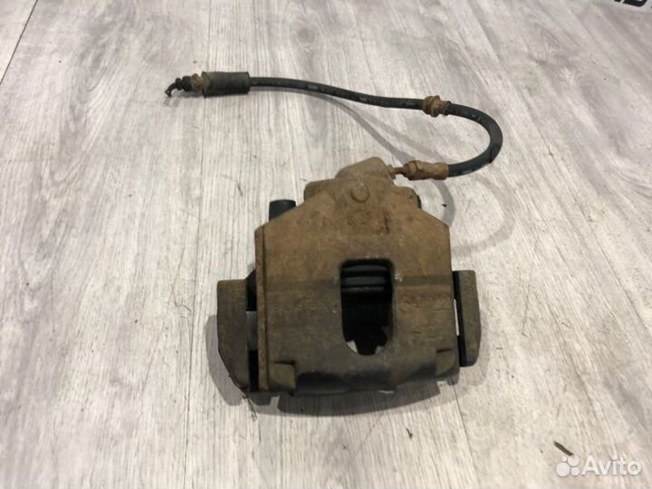 Суппорт тормозной передний левый Ford Fiesta MK5