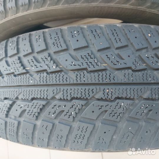 Kumho I'Zen RV Stud KC16 215/65 R16 98