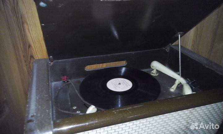 Приемник-проигрыватель ламповый