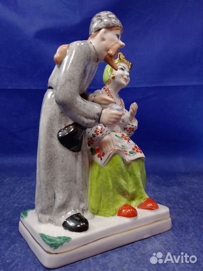 Фарфоровая статуэтка Дьяк и Солоха Киев Модель 197