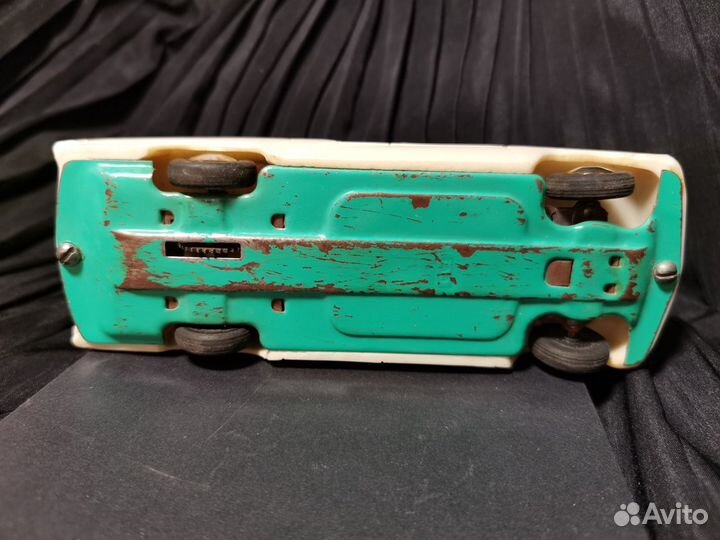 Игрушка СССР машина Чайка. Газ-13
