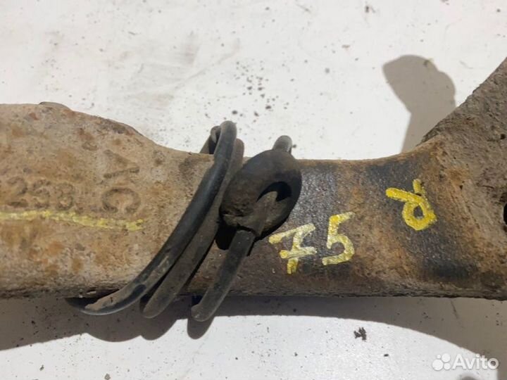 Кулак поворотный передний правый Volkswagen Passat