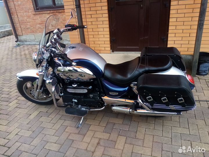 Продаю треумф рокет 3