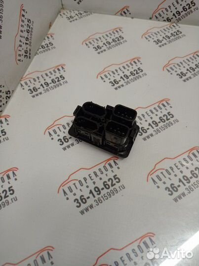 Блок управления стеклоподъемниками передний левый