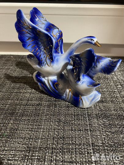 Статуэтка лебедь