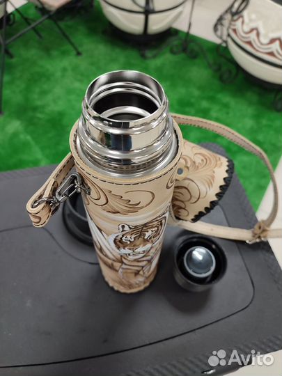 Термос в чехле из натуральной кожи