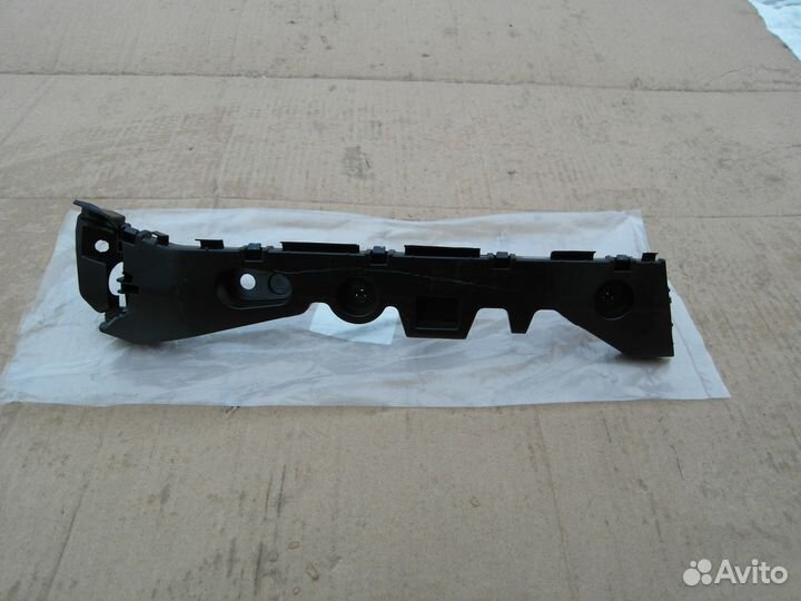 Кронштейн заднего бампера лев Mazda 3 BM BN седан