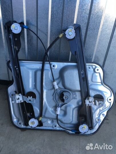 Стеклоподъемник передний правый Nissan Qashqai