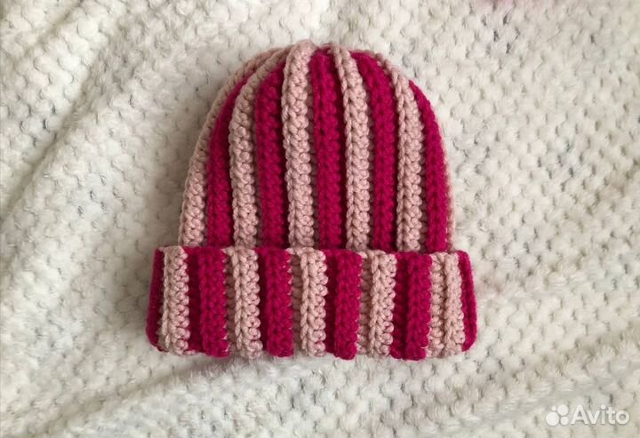 Зимняя, осенняя вязанная женская шапка на заказ
