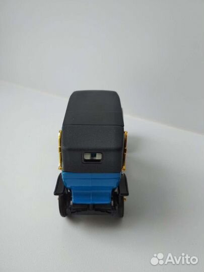 Модель автомобиля 1:43