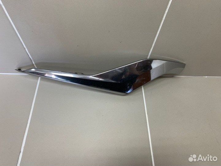 Молдинг бампера левый Toyota Land Cruiser 200