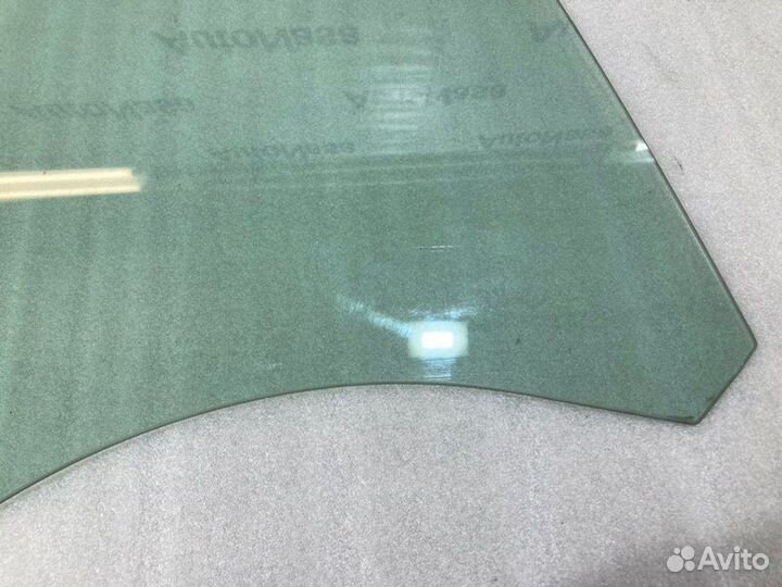 Стекло двери переднее правое Renault Logan седан
