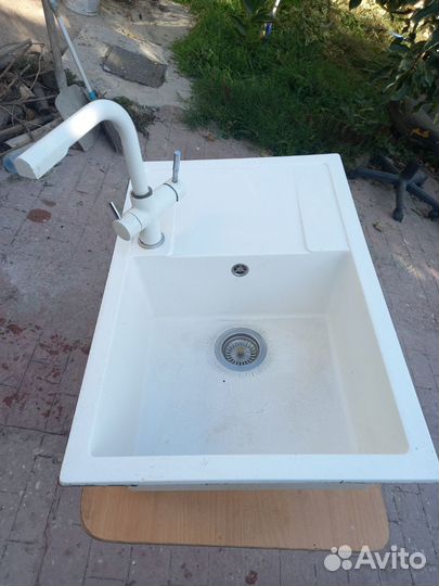 Раковина из искусственного камня