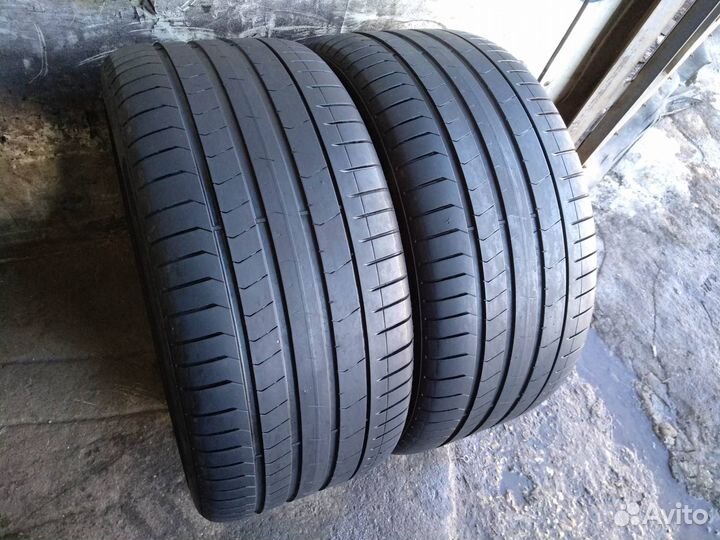 Pirelli P Zero PZ4 275/35 R20 102Y