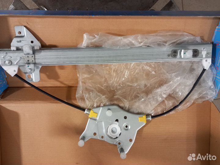 Стеклоподъемник Accent правый