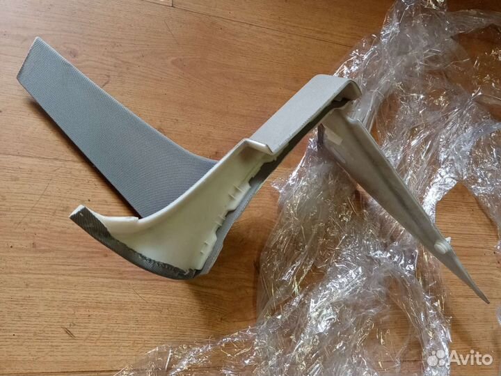 Накладка правой стойки BMW F 07