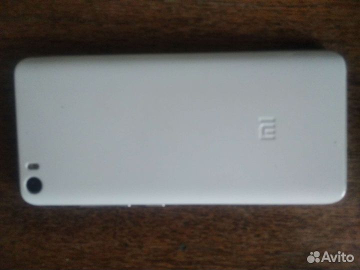 Телефон Realmi mi 5