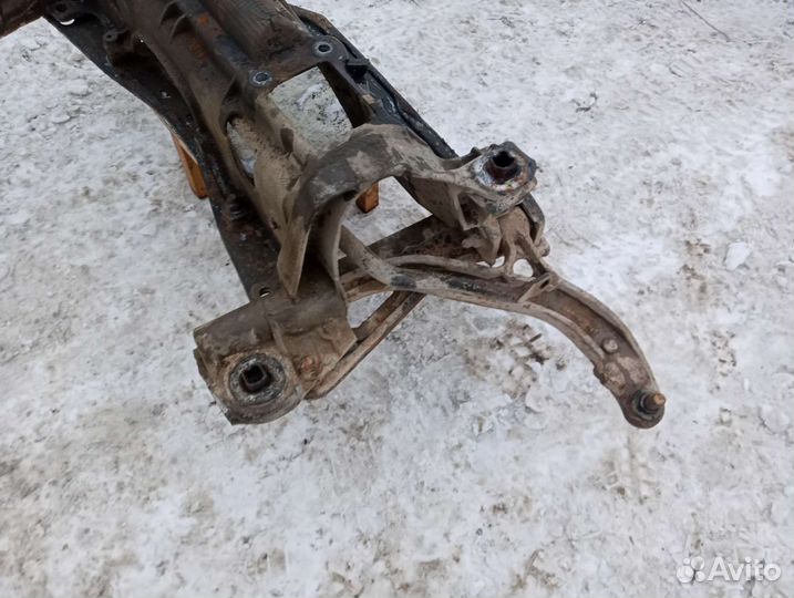 Подрамник Dodge Caravan 3