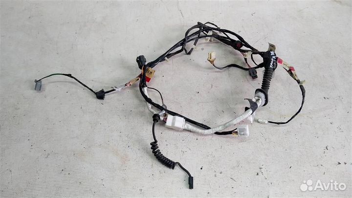 Проводка двери багажника Mazda Tribute 01-07г