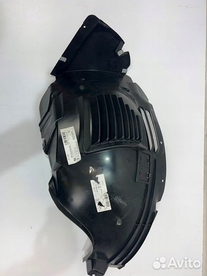 Подкрылок передний правый W167