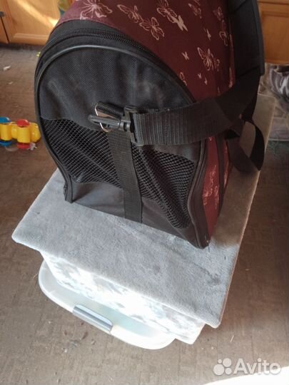 Переноска для кошек и маленьких собак