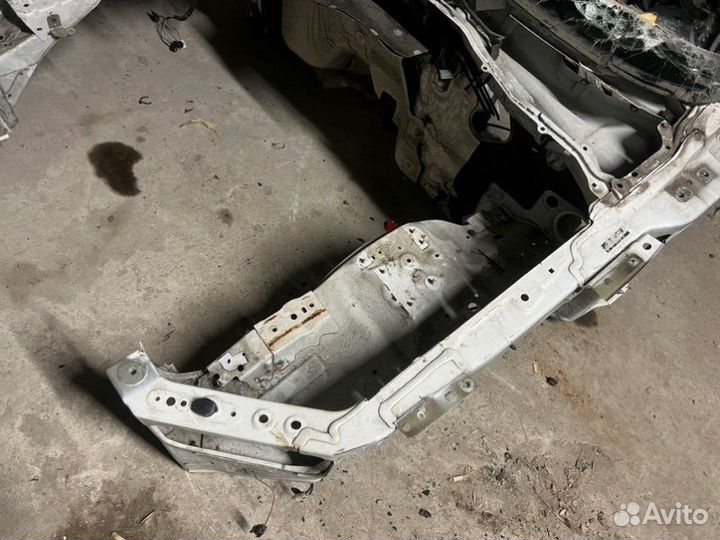 Лонжерон(четверть передний Mercedes-Benz X-Class