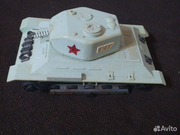 Игрушка танк СССР
