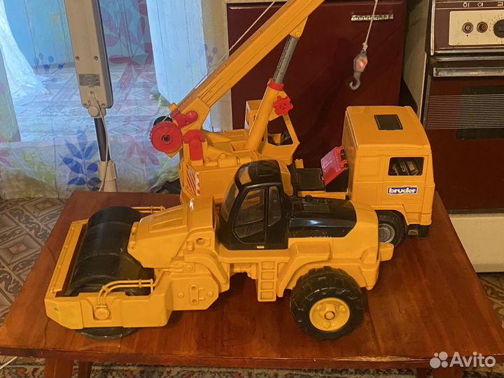 Машина кран Bruder Каток экскаватор